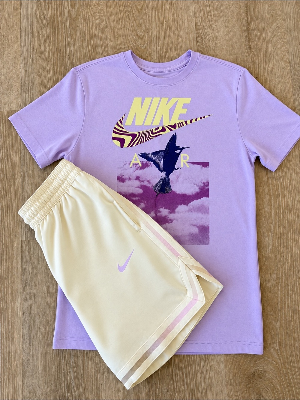 Nike Men’s Shirt/Shorts Set Lavender Graphic Tee and Cream Shorts Small